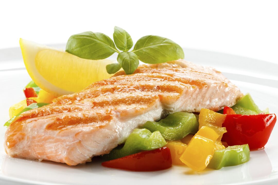 Steamed or grilled fish on a high-protein diet